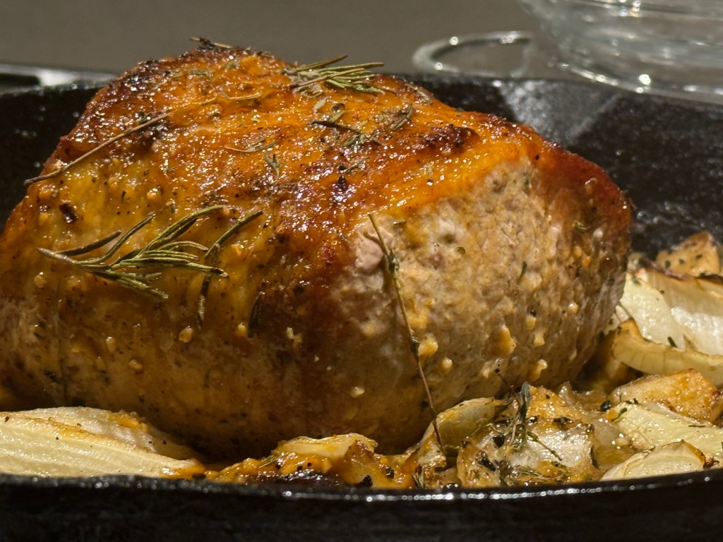 Easy Fall Pork Roast with Apples and&nbsp;Onions